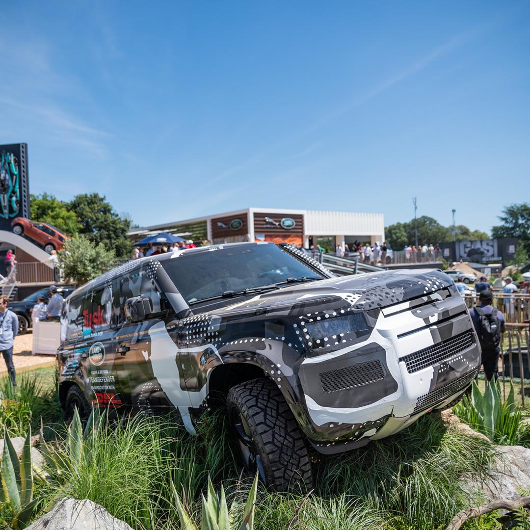 Range Rover tweet media