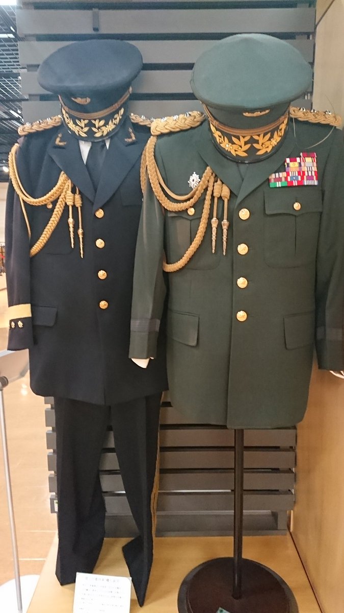 魕雄 على تويتر 自衛隊の制服とか 色々 かっこいいよね