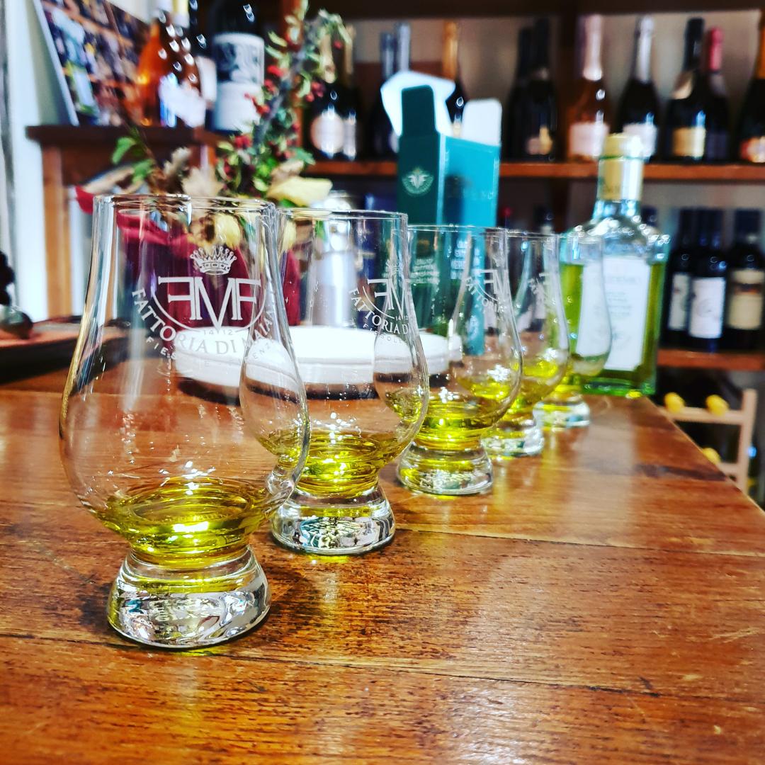 Nelle degustazioni che ci piacciono di più il protagonista è sempre lui: l'olio extra vergine di oliva Laudemio <3

@fattoriadimaiano

#laudemio #laudemiooliveoil #olioevo #olioextraverginedioliva #oil #olio #oliotoscano #tuscanygram #tuscanybuzz #toscana #degustazione