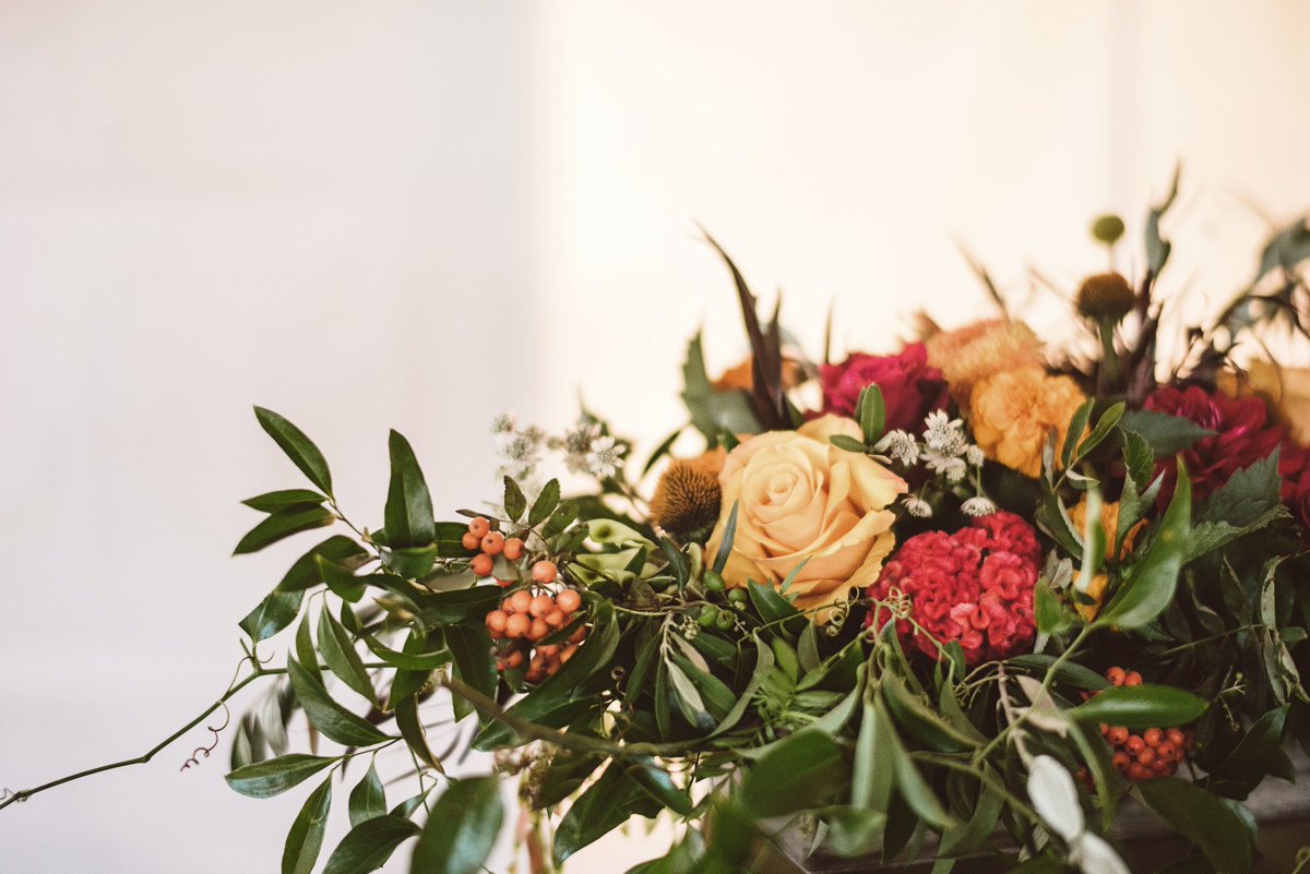 CGSolarArts's tweet image. You might know us for our gorgeous venue or our amazing food, but did you know we also do floral? Let our stylist Meg create elegant arrangements for your Solar Arts wedding. #flowers #floraldesign #weddingbouquet

📸: @lucasbotzphoto