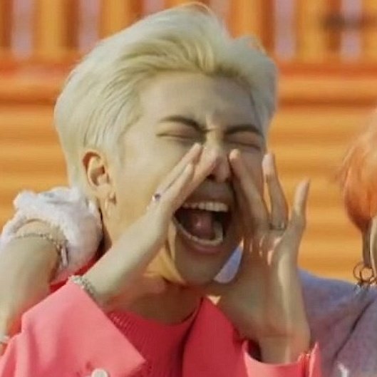 막컷은 마이크 너무 예쁘게 쥐구 있어서,,