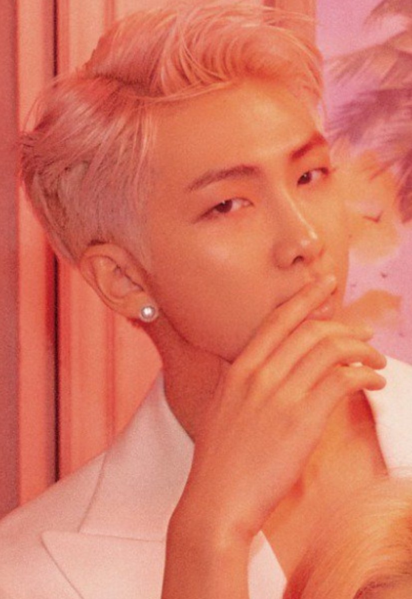 막컷은 마이크 너무 예쁘게 쥐구 있어서,,