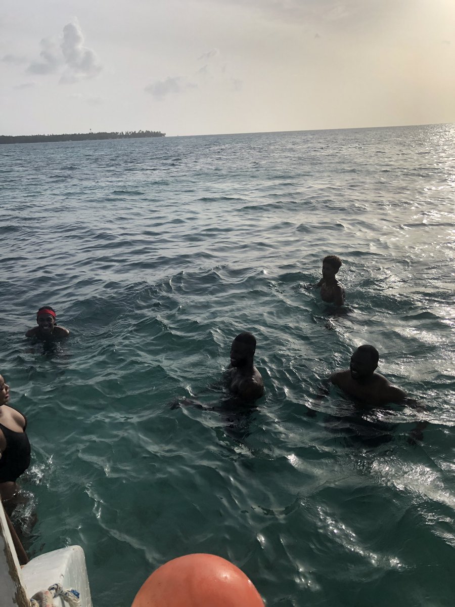 erica_mclaurin's tweet photo. We swam in the middle mid the Caribbean Sea yesterday. It was amazing and so beautiful #nylonpool #FamilyVacation https://t.co/LFoUZmwQvz