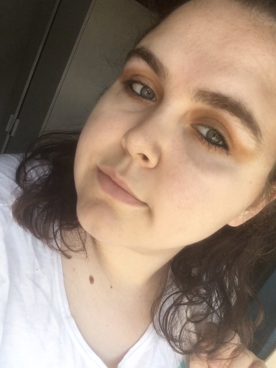 shaylalou_'s tweet photo. I’m no makeup artist but just wanted to play around with my Jewel Collection (Guilded) Pallette. Love me some browns/golds😍 #makeuprevolution #jewelcollection https://t.co/H5hHUFdHlH