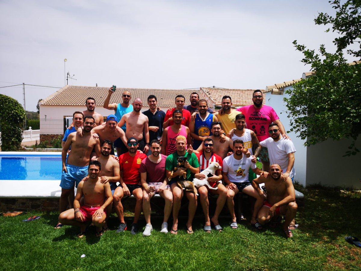 Alvbladia's tweet photo. Aquí seguimos! Barbacoa ⁦@biwenger⁩ 2019 Año tras año ⚽️🏆🏅 https://t.co/IkyViuOrRo