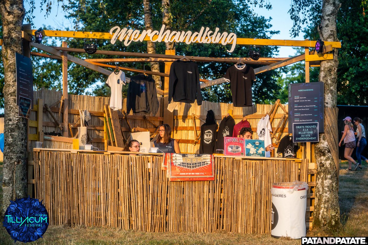 Tilliacum's tweet photo. Vous rêvez de vous habiller aux couleurs de Tilliacum Festival ? 
Tee-shirt, casquette, sweat, totebag 👕🧢
 C'est possible ! 😉
 L'équipe du merch vous attend sur le site à partir de 17h. 
#TILLIACUM2019
 📷 @Patandpatate https://t.co/4FFdGLFeUM
