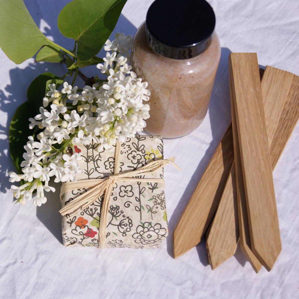 homeofjuniper's tweet photo. @RReviews_blog Hello lovely people! Happy Saturday, here are a few gardening bits, all made in the UK https://t.co/8EVDA5zfSb
#gardengifts #grden #shopsmall https://t.co/TPvyv8rQhz
