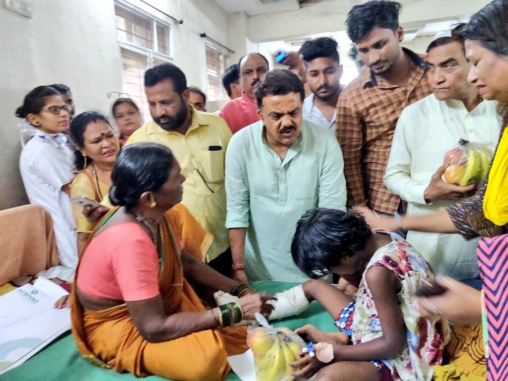 sanjaynirupam's tweet photo. Visited Shatabdi hospital today. The officials at the hospital are pressurising the injured to get discharged but where will they go? Their houses are washed away in rains. 
I urge Municipal Com. @mybmc to arrange for their accommodation urgently.
#MaladWallCollapse https://t.co/vaOshXqGrg