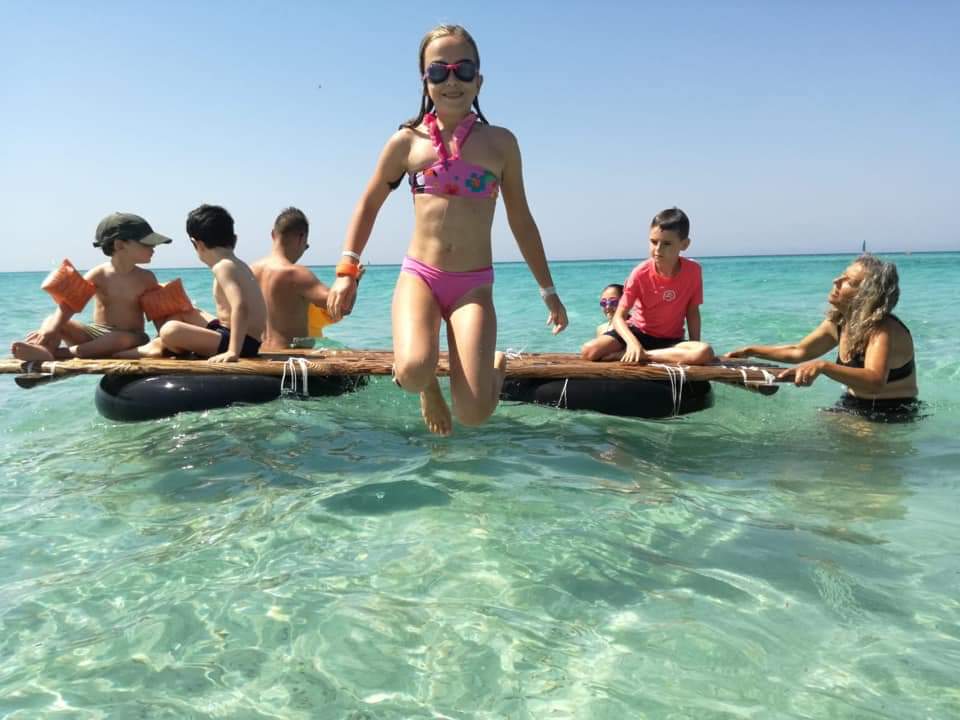 Zattere, acque trasparenti, sorrisi! 🌞💦🛶

🇬🇧 Rafts, transparent sea, smiles! 

#Ecoresort #Vivosa #WeareinPuglia