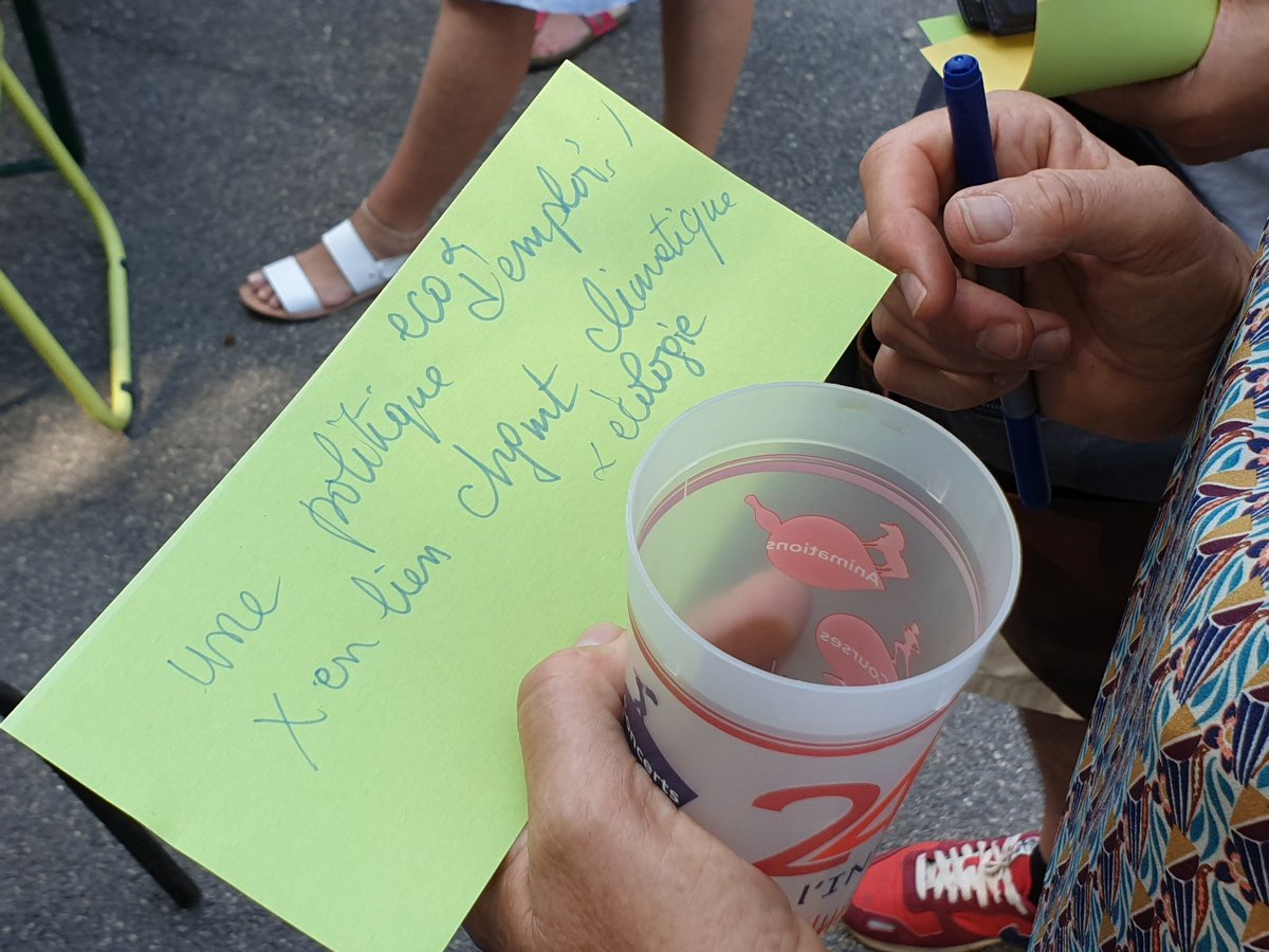 Aux #EstivalesGrenopolitaines, chacun-e vient avec ses idées et thèmes de réflexion pour construire un projet commun pour la #Metropole 
#Grenoble #Grenopolitains