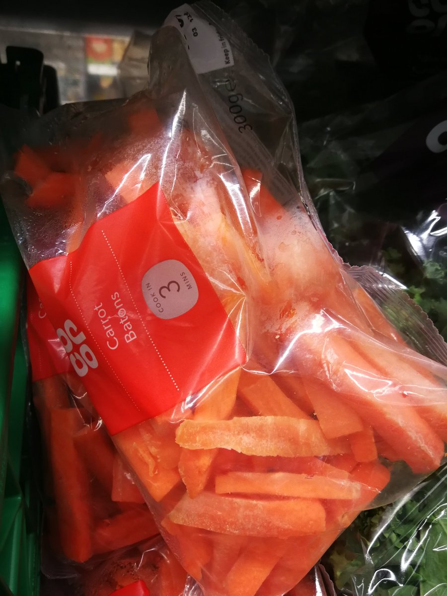 Timeforchanges6's tweet image. Carrots do not need to be pre cut and baggee up in plastic. They have a natural skin that you can take off and they are much fresher when made from whole carrots #WarOnPlastic #coopuk