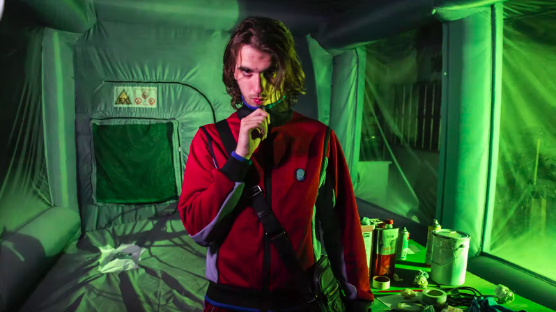 Cicatrices dans le dos, le coach Arsn dit avoir croisé trop de "Tetrai" dans son nouveau clip.

📄 PAROLES : genius.com/Arsn-tetrai-ly…