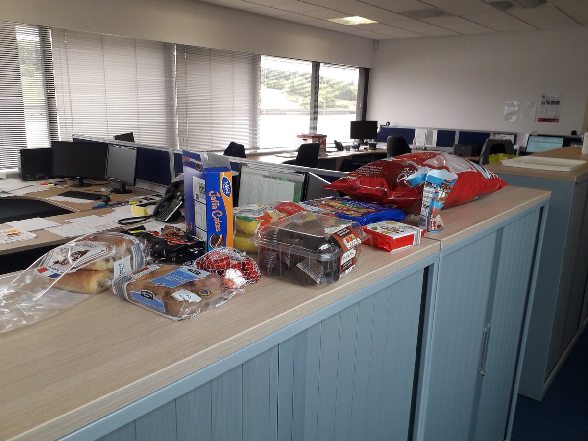 TyneTecEng's tweet photo. When the team works on the weekend the boss brings the supplies in  #dedicated #teamworkmakesthedreamwork  #teamwork https://t.co/8mWeahLsb8