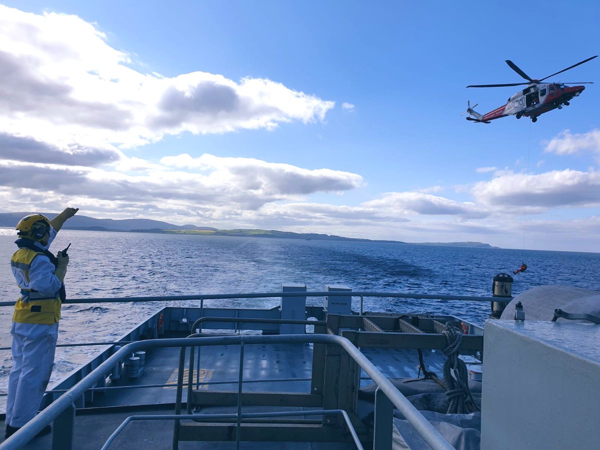 Great teamwork between MERSEY’s Helicopter Signals Officer, the Helicopter Pilot and the Rescue Winchman (and, of course, MERSEY’s Met Officer for arranging such beautiful weather here in the Scottish Exercise Areas!) #ThisTeamWorks 😉🇬🇧⚓️