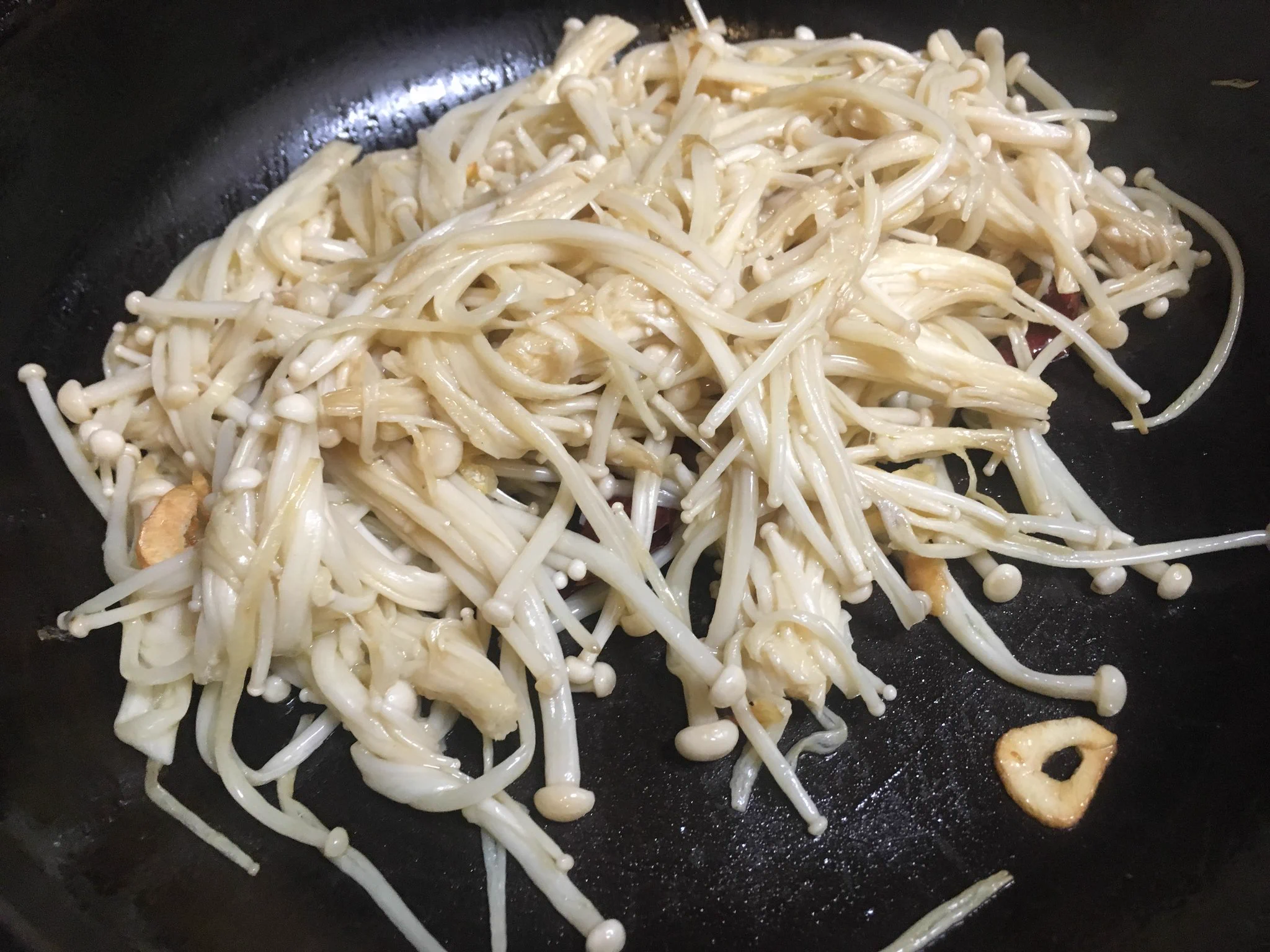 低糖質で満足感も抜群！えのきのペペロンチーノのレシピ！