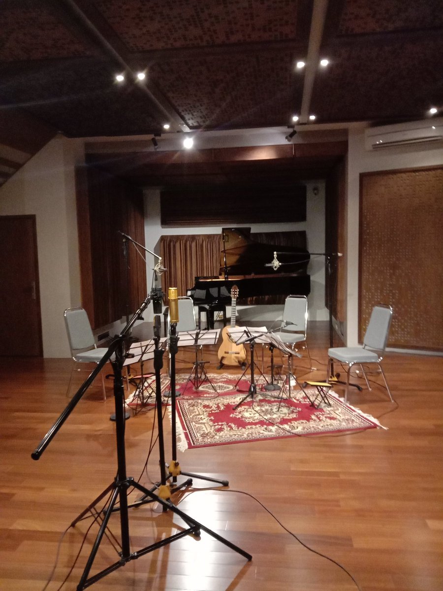 Stay tune <a href="/RosetteGuitar/">Rosette Guitar Quartet</a> #LiveRecording