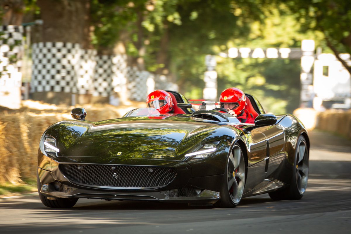 FerrariRaces's tweet photo. #Ferrari cars look even more stunning at @fosgoodwood 😍
#FOS #FerrariCorseClienti #XXProgrammes #F1Clienti #FerrariMonzaSP2 #FerrariP80/C https://t.co/5LCWg5V0jy