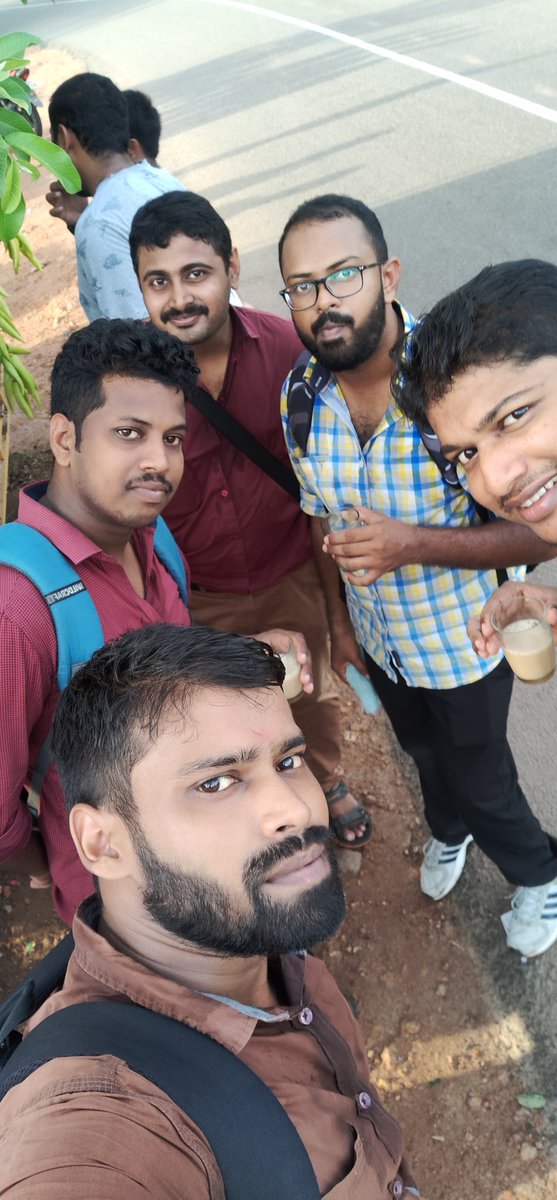 HK__harikrish's tweet photo. #Frnds...#VIPs https://t.co/2iybS0QcNq