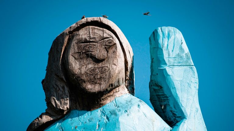 The internet IS trying to kill me. I howled. 🤣⚰️👀

Statue of Melania Trump unveiled in Slovenia. 

I. CAN'T.