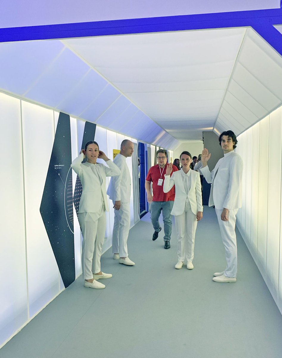 yellowbylaposte's tweet image. Un petit coucou robotique en direct de la station #LabPostal ! #innovation #LaPoste #talksparis