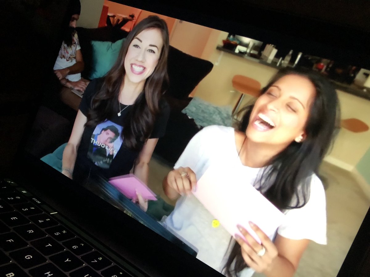 magicallystevie's tweet photo. I miss this so damn much 😭😭 @ColleenB123 @IISuperwomanII https://t.co/UnR7TJKxqR