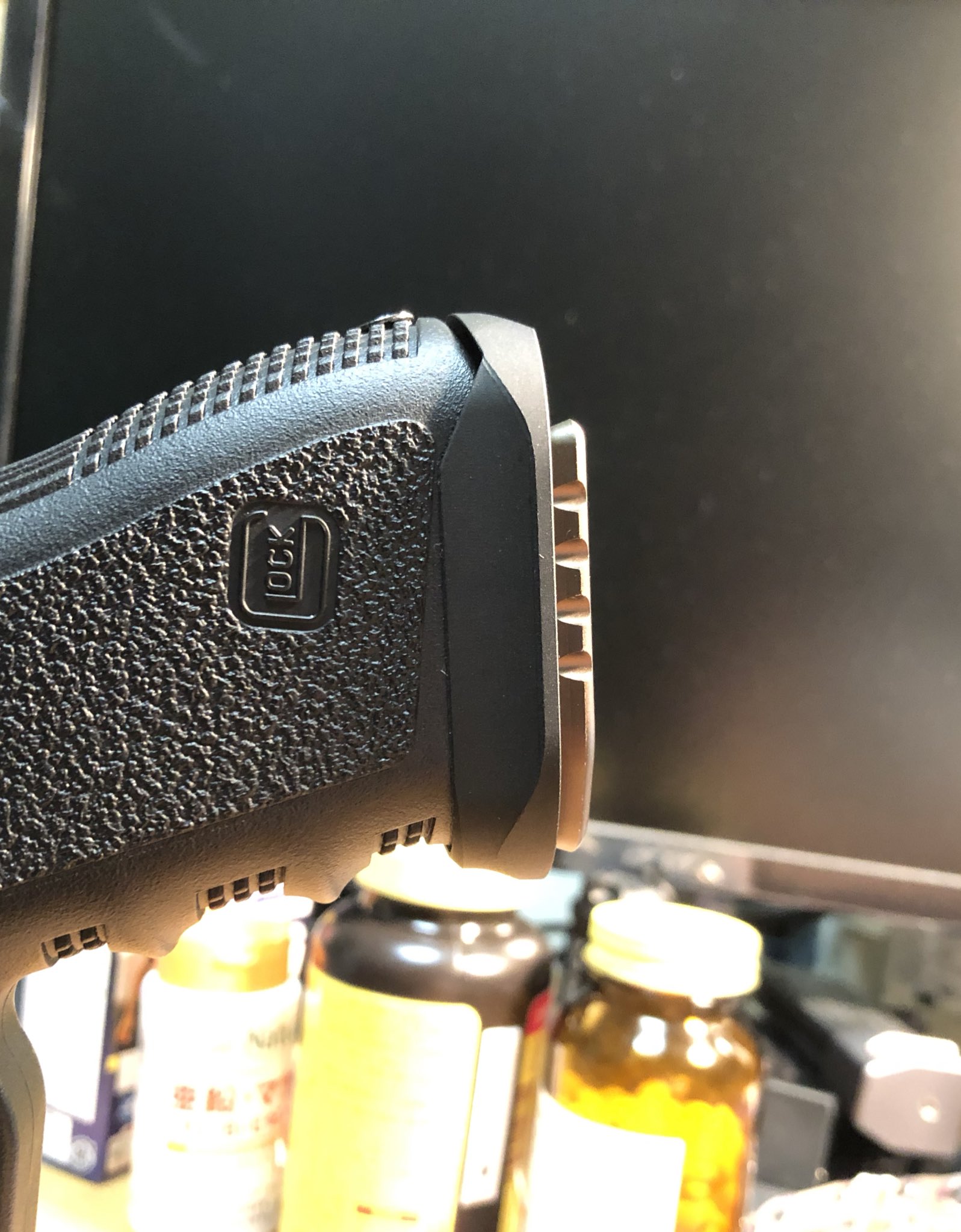 イチ そういやこれ買いました マルイg19用 Slrライフルワークス G19マグウェルレプリカ 先発のc C Tacのと比べるととても良い出来で フレームとマグウェルの繋ぎ目も横部分は段差なく作ってあるし ネジでガッチリ固定できるし形状的にもウソがないし イチ そういやこれ買いました マルイg19用 Slrライフルワークス G19マグウェルレプリカ 先発のc C Tacのと比べるととても良い出来で フレームとマグウェルの繋ぎ目も横部分は段差なく作ってあるし ネジでガッチリ固定できるし形状的にもウソがないし