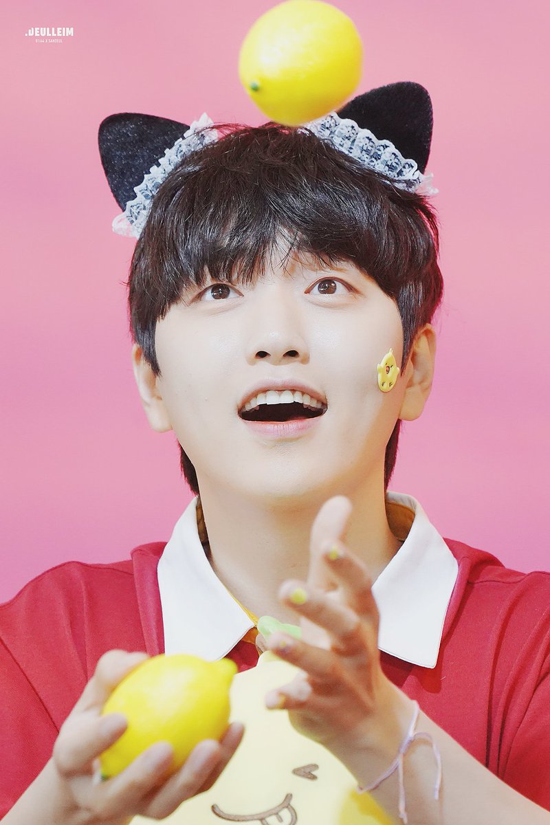 real_deulleim's tweet photo. 190706 부산 파워스테이션 팬싸인회
저 레몬은 합성이 아닙니다만...ㅋㅋㅋ
#B1A4 #サンドゥル #SANDEUL 
#산들 #삼돌
#날씨좋은날 #天気の良い日 https://t.co/dCbHwaT7UK
