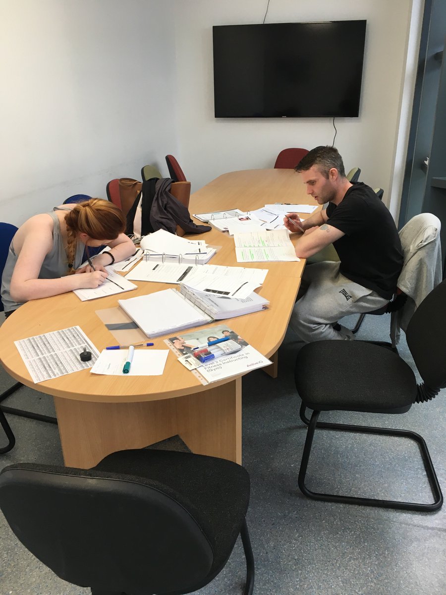 PTSkillsAcademy's tweet photo. #StudySkills | Studying in a group can help you collect new insights to enhance your learning experience. 

https://t.co/hHZUKiPvbC 
#fitnesseducation #fitnessinstructor #personaltrainer https://t.co/0Hfx9DG4i7