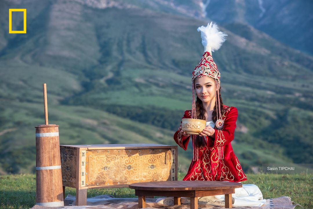 RT PicsSilkRoad: Kazakh woman at tea (or kumis?) ceremony. Shymkent, Kazakhstan, Silk Road.
publicinsta.com/user/sasintipc… #silkroad #NGSilkRoad