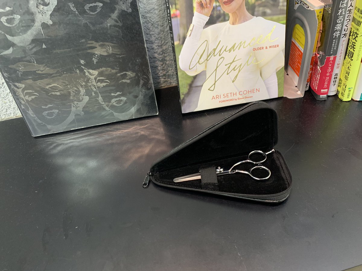 hs0312mm's tweet photo. 🎁プレゼント企画第二弾💐

ロンドンのSassoon academyでいただいたシザーを1名様にプレゼントします！

このツイートをRT、このアカウントをフォローしてることが条件となります！

〆切は7/11の20:00です！

お待ちしてます〜💁🏻‍♀️ https://t.co/2yA3zU9XAd
