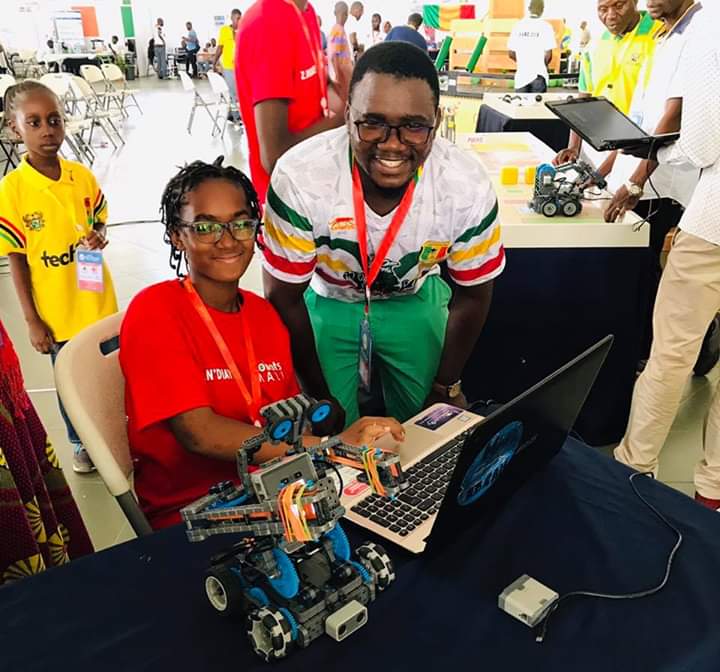 Malistartup223's tweet image. MALISTARTUP 

Nous sommes en finale !
#La team MALI 🇲🇱 en rouge (Catégorie TECH) 
Priez pour la fin 🙏🏽
#RobotsMali #ESIAU #DIAKITEROBOTICS #PARC2019
@Safia_Boly @MaliMenp @MahamadouNimaga @KamissaCamara @GouvMali