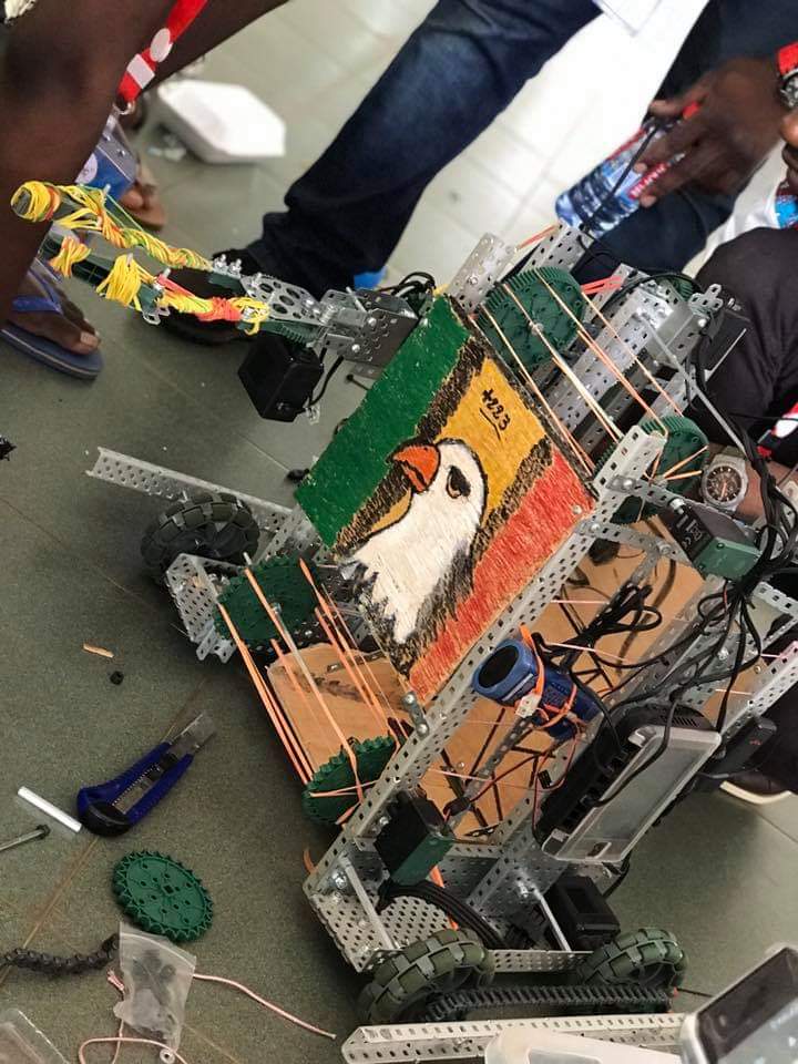 Malistartup223's tweet image. MALISTARTUP 

Nous sommes en finale !
#La team MALI 🇲🇱 en rouge (Catégorie TECH) 
Priez pour la fin 🙏🏽
#RobotsMali #ESIAU #DIAKITEROBOTICS #PARC2019
@Safia_Boly @MaliMenp @MahamadouNimaga @KamissaCamara @GouvMali