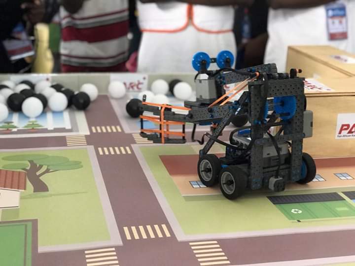 Malistartup223's tweet image. MALISTARTUP 

Nous sommes en finale !
#La team MALI 🇲🇱 en rouge (Catégorie TECH) 
Priez pour la fin 🙏🏽
#RobotsMali #ESIAU #DIAKITEROBOTICS #PARC2019
@Safia_Boly @MaliMenp @MahamadouNimaga @KamissaCamara @GouvMali