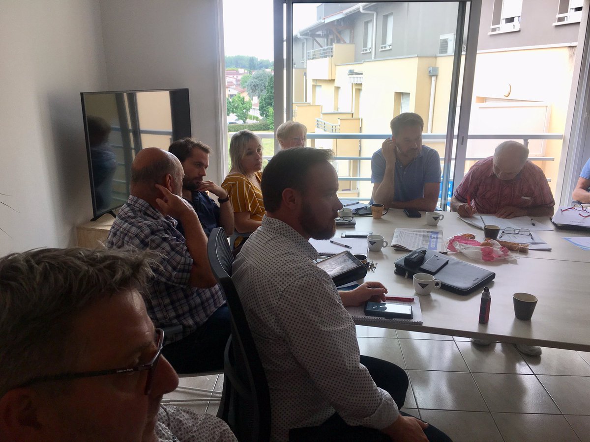 LaREM_40's tweet photo. Ce matin,  les députés de la majorité présidentielle,
le référent Tristan Deguilhem, les ALs étaient réunis  pour une matinée de travail, à l’ordre du jour:
- compte rendu du séminaire des référents qui a eu lieu à Paris
- point sur la stratégie des élections municipales. https://t.co/6EBBeUbOKt