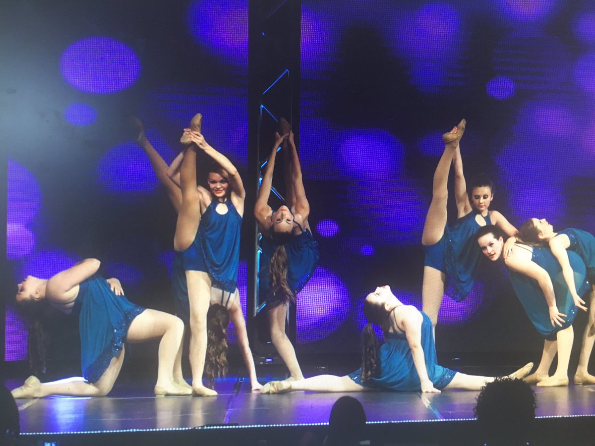 StacieNajac's tweet image. These dancers left it all on the floor!!! #ducrew ❤️