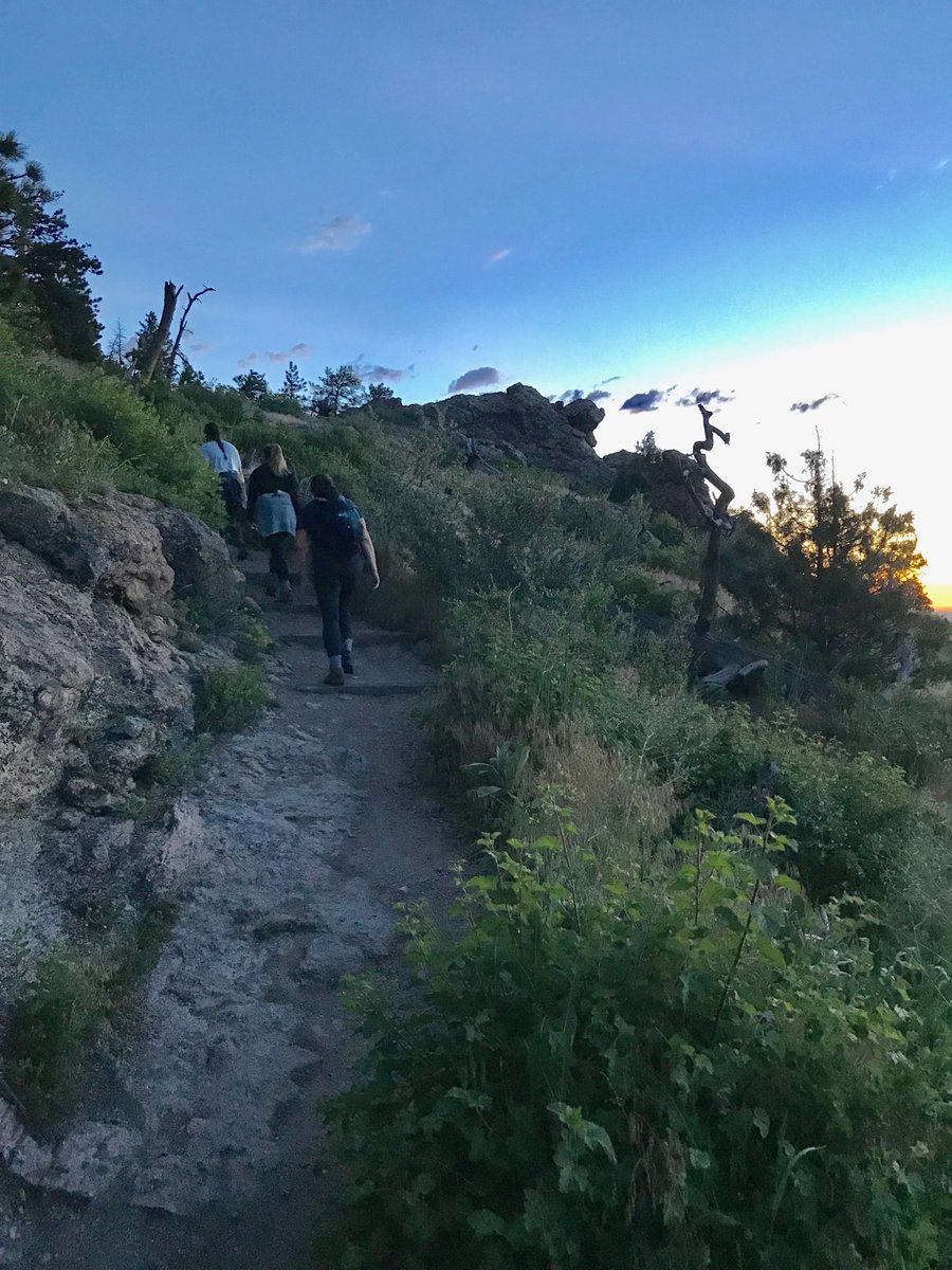 coachbedard's tweet photo. Sunrise 🌅 on Horsetooth Rock. ⁦@CSUTrackFieldXC⁩ https://t.co/BzU917IfLr