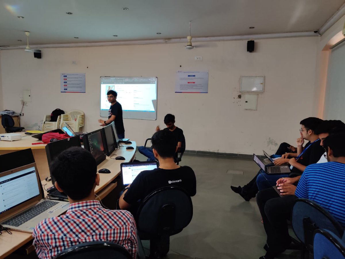 10xAkshay's tweet image. Today we at @devbytes1 went all out to organize back-to-back sessions of Git - @github ✨and coding session at @HackerEarth. It always is an awesome experience to help others get started in their coding journey 🤘👼