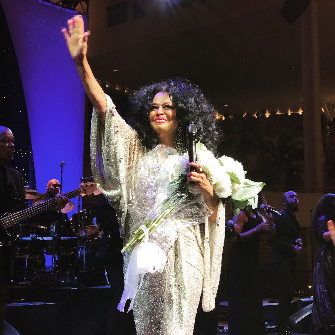 JodiTheRealtor's tweet photo. @DianaRoss you’re a super star! Thank you for an amazing evening💕 #dianaross #supreme #icon #diva #queen https://t.co/OLXeHBDSqt