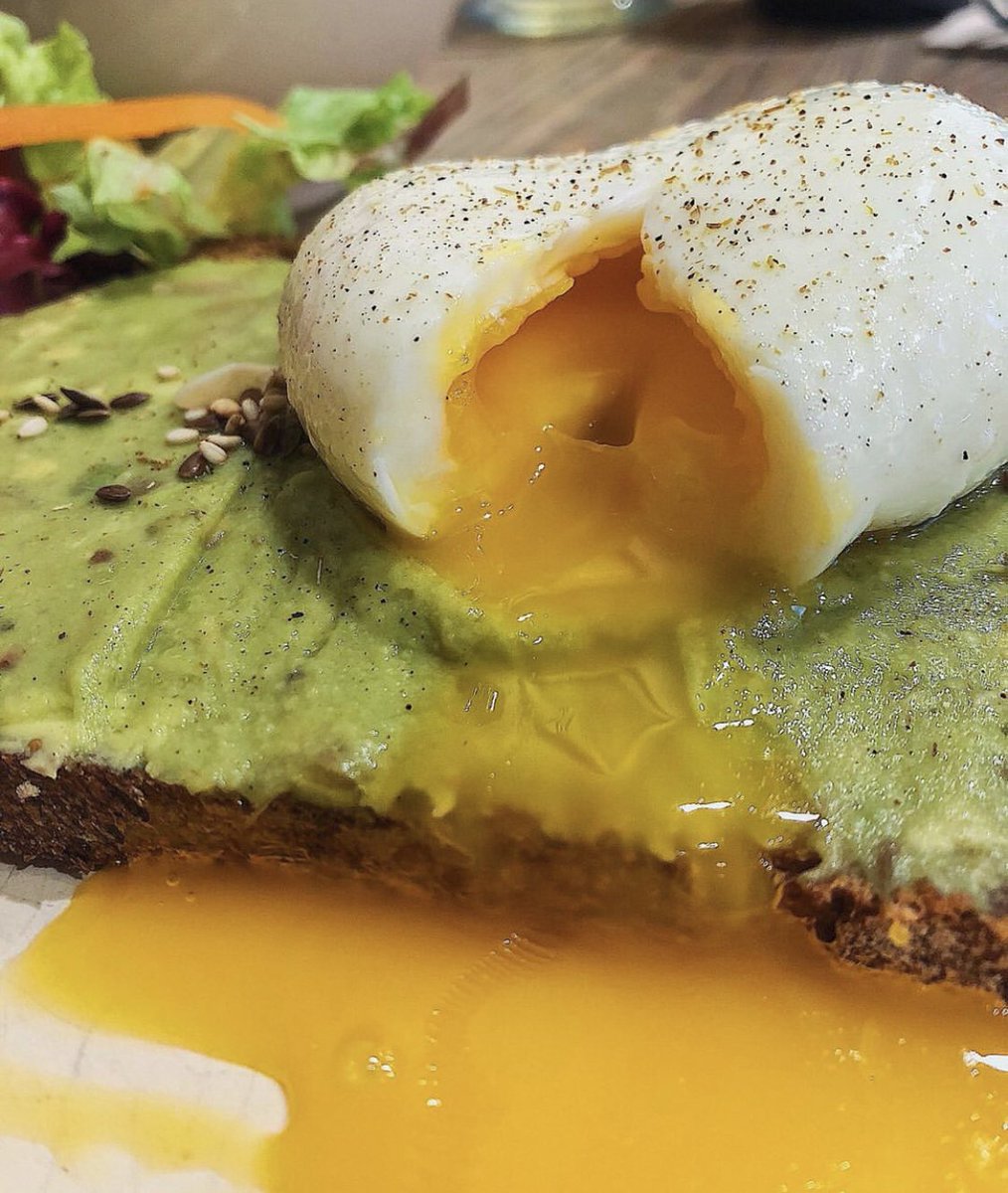 Weekend vibes 🍃 Close up a esta obra de arte llamada Avocado Toast 🥑 📸 @mylittlemealdiary la
acompañó con café con leche en cuenco ☕️☕️☕️ #LePainQuotidien #bienvenidos #WeAreOpen #FinDeSemanaLargo