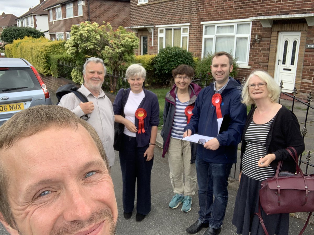 Lovely morning on the #LabourDoorstep in Lostock with <a href="/KateGreenSU/">Kate Green 💙</a> <a href="/MikeCordingley/">Mike Cordingley</a> <a href="/TomWRoss/">Cllr Tom Ross</a> <a href="/JudithLloyd5/">Judith Lloyd</a> <a href="/benslater80/">Ben Slater</a> and <a href="/JillAxford/">Jill Axford</a> 

Out talking to residents about what’s important to them and even found time to rescue a stray dog! (Returned to owner 🐶)