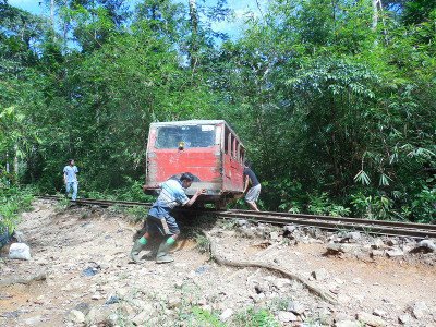 動画通信vvh北海道 鉄道旅はピンチの連続 音尾琢真がインドネシアへ 行くぞ 最果て 秘境 鉄道 インドネシア ほのぼの列車 ２分動画 T Co Tnfovbjlfr インドネシアのモレック最高