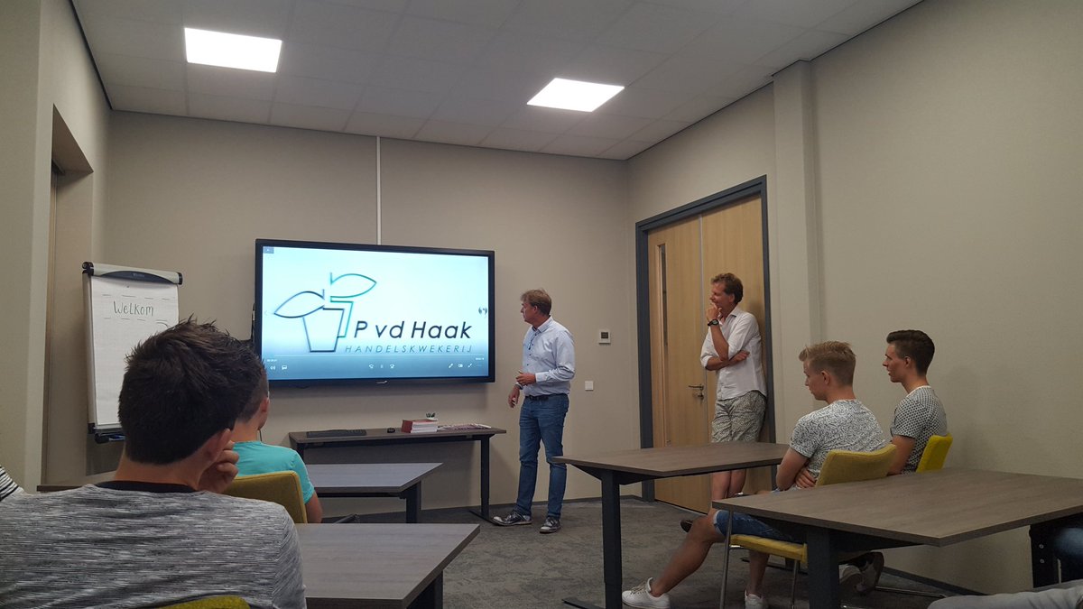 Vandaag zijn we 'ff tuinen bij Handelskwekerij P. van der Haak☀️ #tuinbouwjongeren