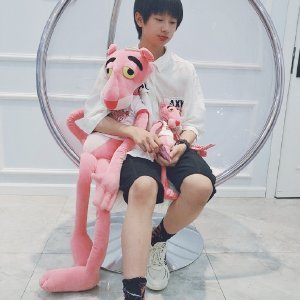 yianschool's tweet photo. I saw a pink panther in the barber shop I wish you all a happy weekend~

#易安中学 #莫文轩 #YiAnMiddleSchool #MoWenxuan https://t.co/UF4kKogGoq