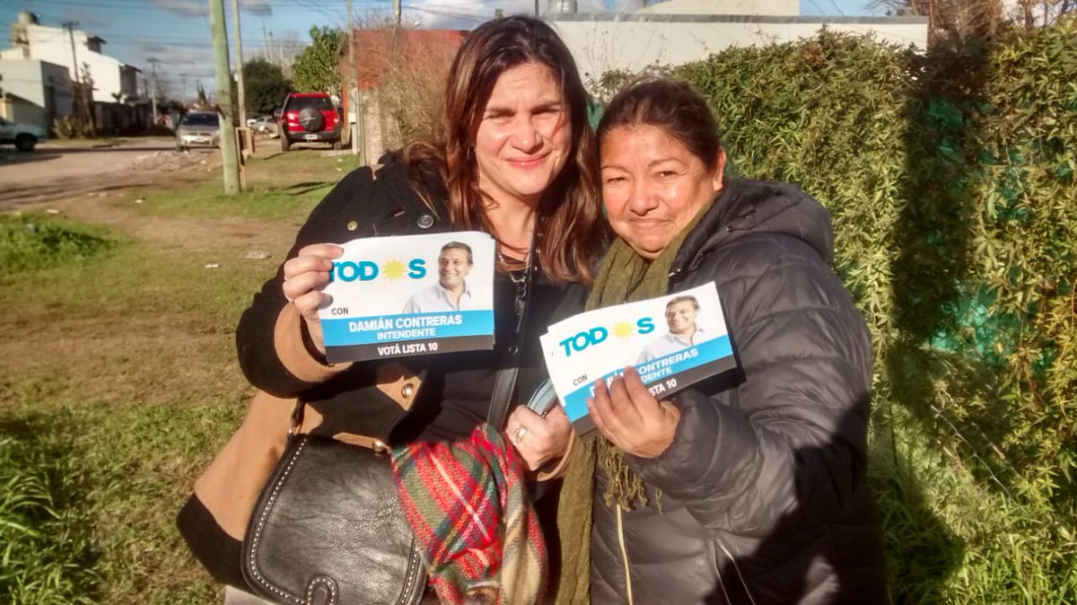 gabyfruszman's tweet photo. Caminando Moreno. Llevando nuestra propuesta. Ayer Brrio Santa Rosa.
#EnMoreno #TodosSomos #DamianContreras #Intendente
@DamiContrerasOk https://t.co/NZOe2P4LyI