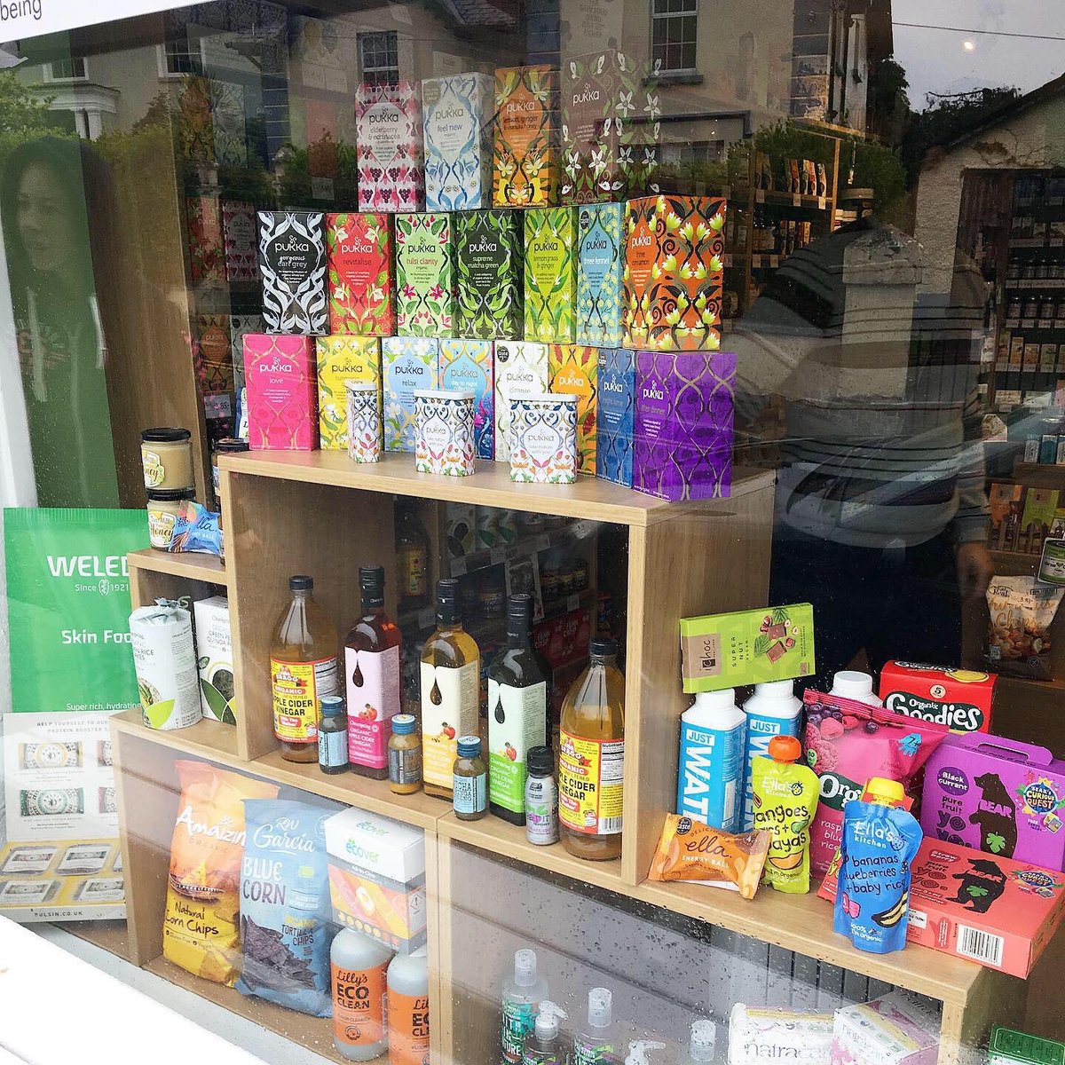 hubble_health's tweet photo. Introducing a wonderful new independent #healthfoodstore in the heart of the garden of Ireland. #Enniskerry #Wicklow please welcome #NatureIn #healthstore founded by Lubo &amp; Veronika who’ve both worked in hospitality in the local area  #irishfitfam @IIHF_ 
https://t.co/umCkPuaax4 https://t.co/tzv9J6tdfx