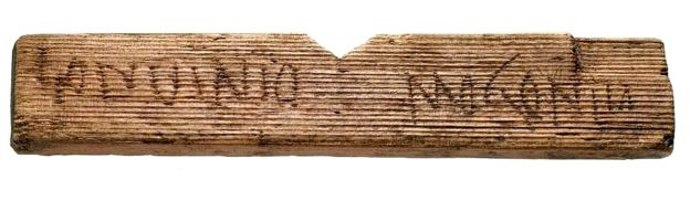 wyrdwritere's tweet photo. Reminder: many European, African + Middle Eastern languages were spoken in Britain long before English.
Punic inscription from Holt, 1st-3rd century AD
(@AmgueddfaCymru)
Earliest reference to London, 65 AD (Latin, @MOLArchaeology)
Earliest English: 5th century + (@britishmuseum) https://t.co/vU38A1OGlU
