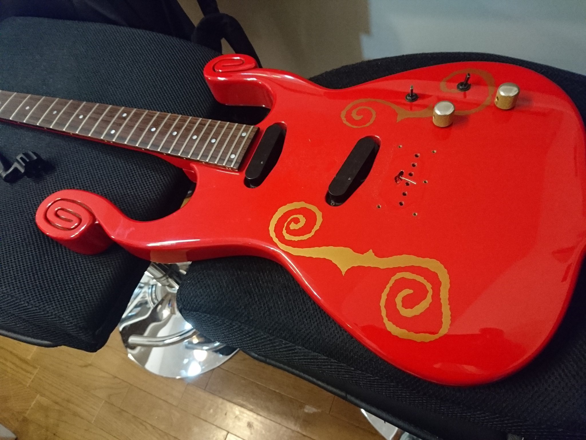 フェルナンデス バクチク BUCK TICK 今井 マイマイギター 赤 右