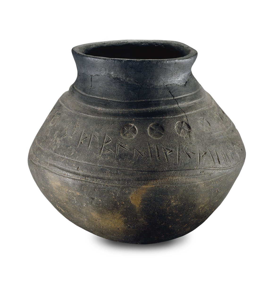 wyrdwritere's tweet photo. Reminder: many European, African + Middle Eastern languages were spoken in Britain long before English.
Punic inscription from Holt, 1st-3rd century AD
(@AmgueddfaCymru)
Earliest reference to London, 65 AD (Latin, @MOLArchaeology)
Earliest English: 5th century + (@britishmuseum) https://t.co/vU38A1OGlU