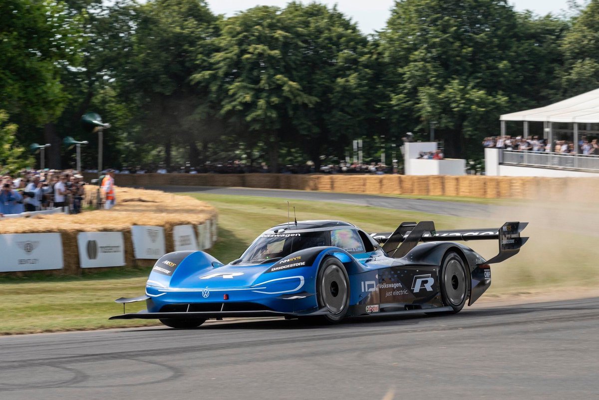 This car is MEGA(again) !! Pretty cool to be under the 40.0 with a 39.9 at #FOS qualifying 😃 I had a good run, good start and I have improved in the last corners. Thanks again @volkswagenms for this VW ID R 👏🍾