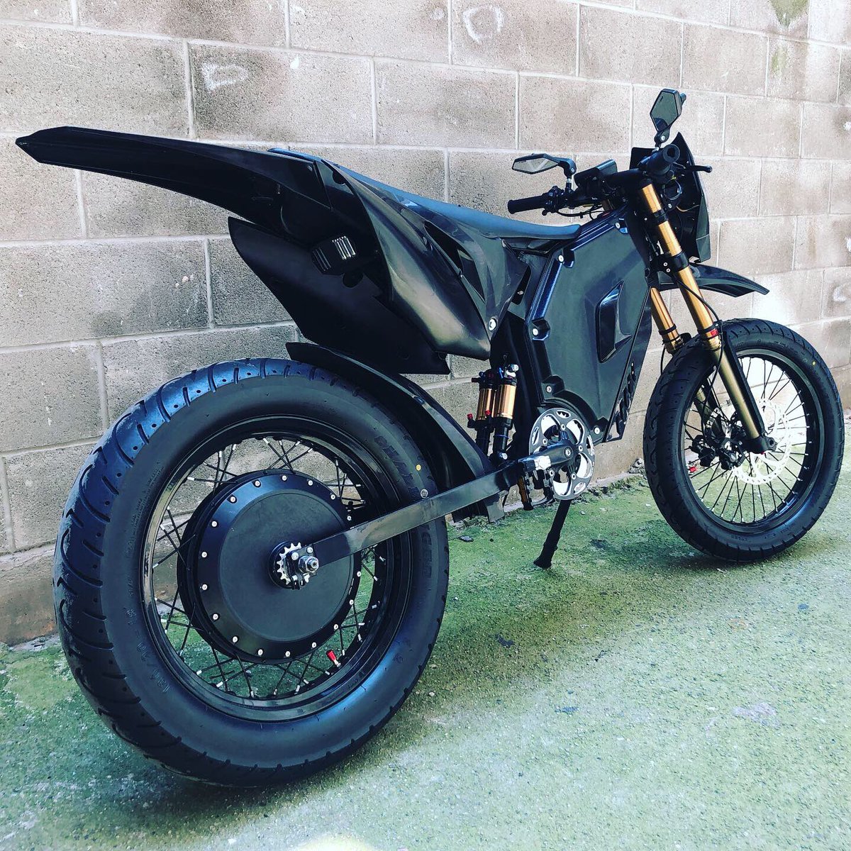 Lite Moto tweet media